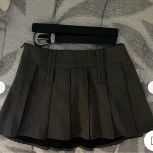 Lewkin Gray Pleated Skirt size Small